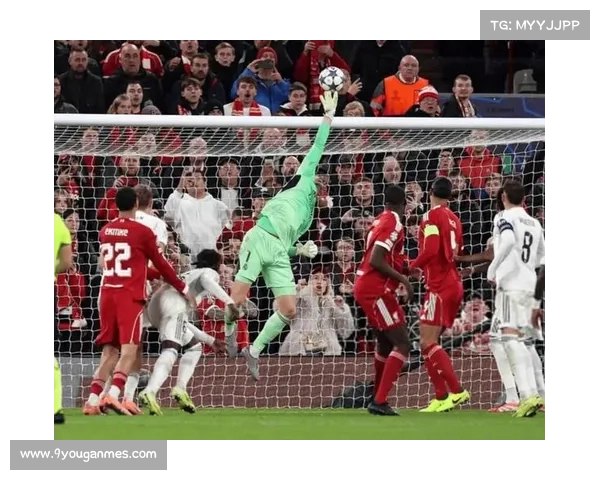 库尔图瓦半场结束前连续神扑，力保皇马仅一球落后